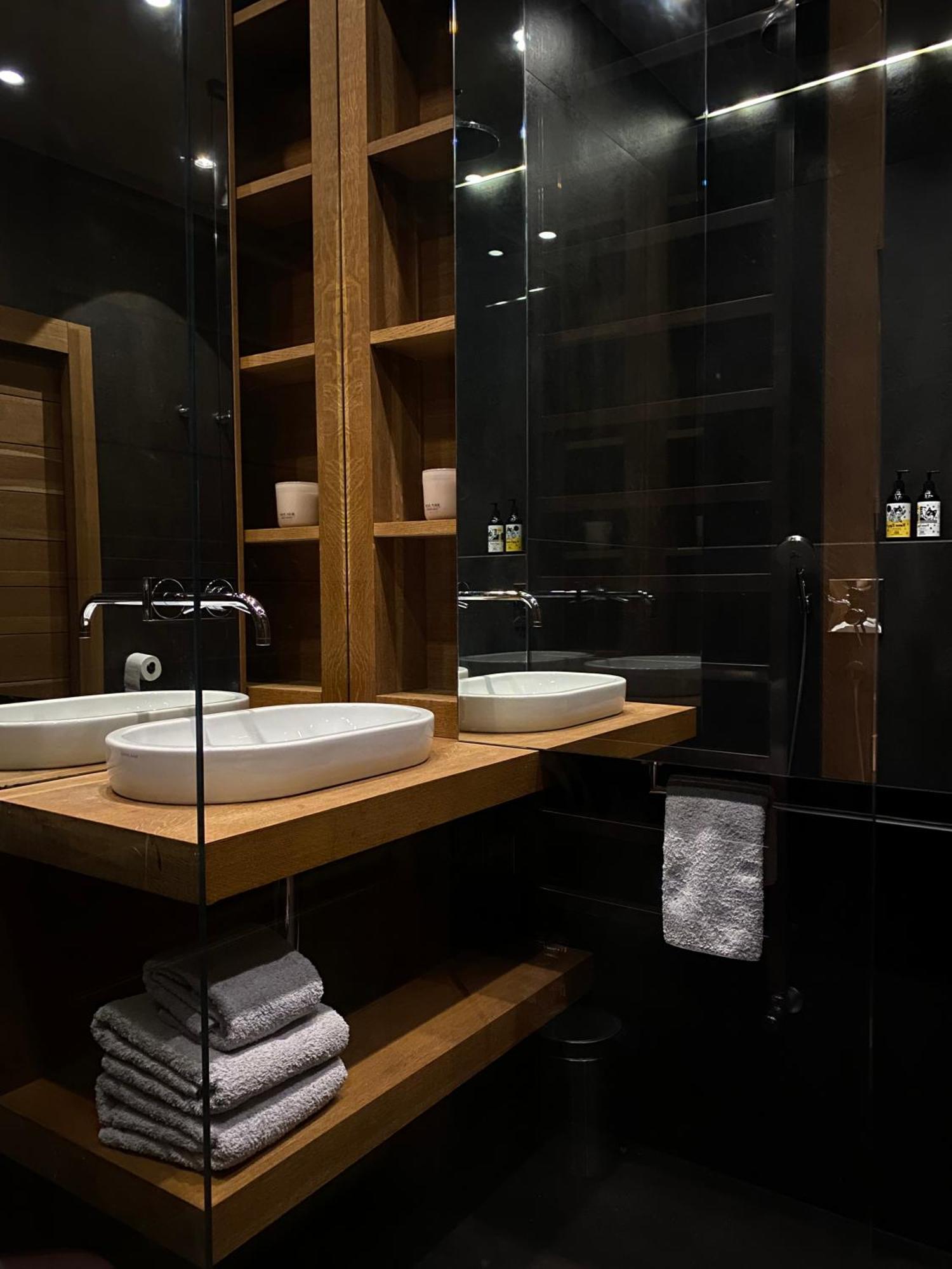 Townhall Apartments Познан Екстериор снимка